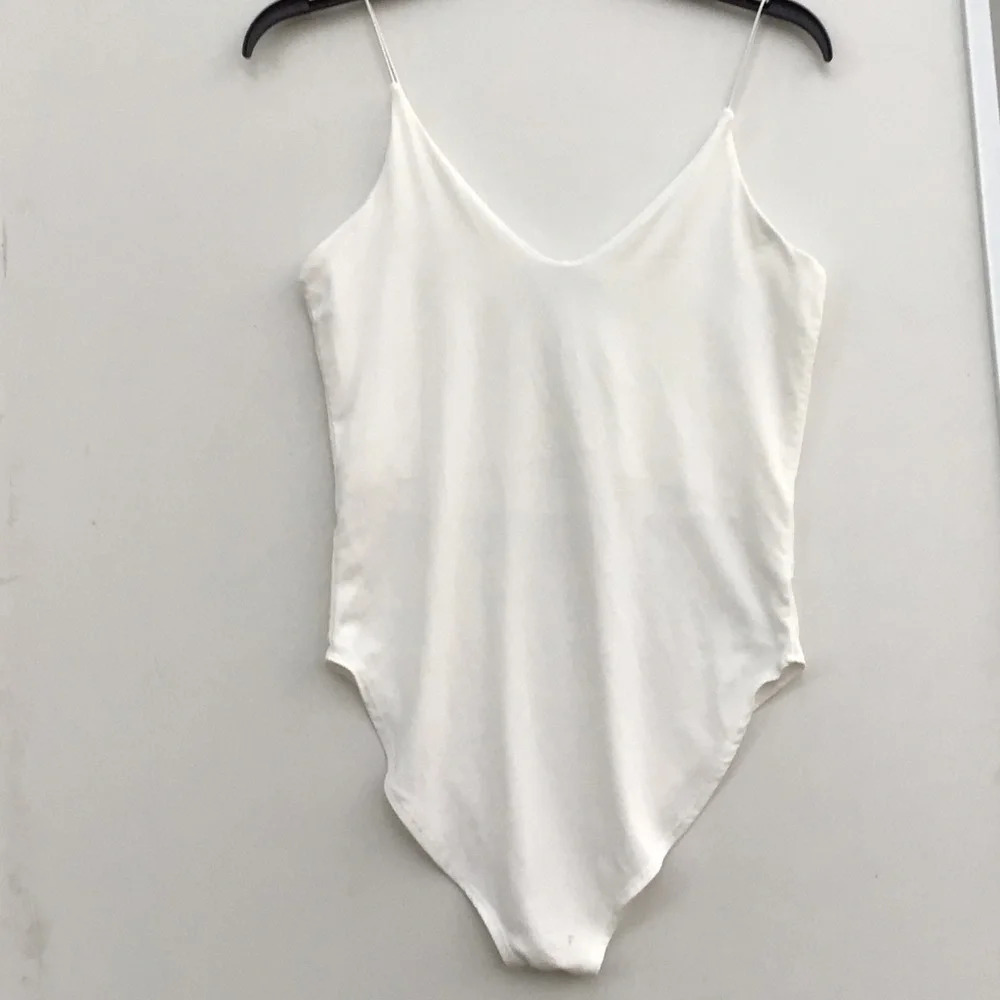 Gaze solid and bright white body suit one piece. Size Medium.  C190​​​​​​ - Picture 6 of 6